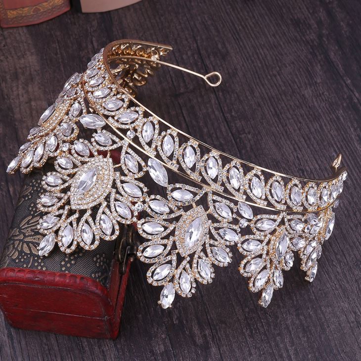 Bride Red Crown